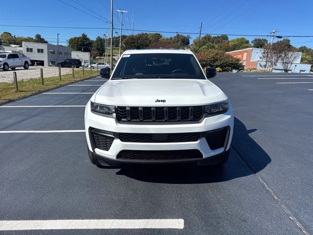 New 2027 Bright White Clear-Coat Paint Jeep Limited image 2