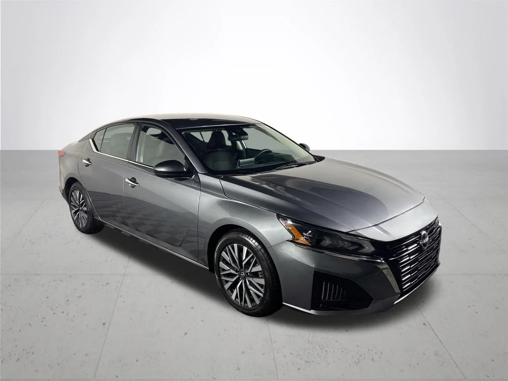 Used 2024 Gray Nissan 2.5 SV image 4