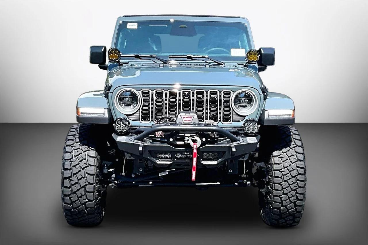 New 2026 Anvil Clear-Coat Exterior Paint Jeep Sahara image 3