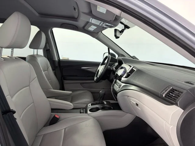 Used 2018 Silver Honda EX-L image 35