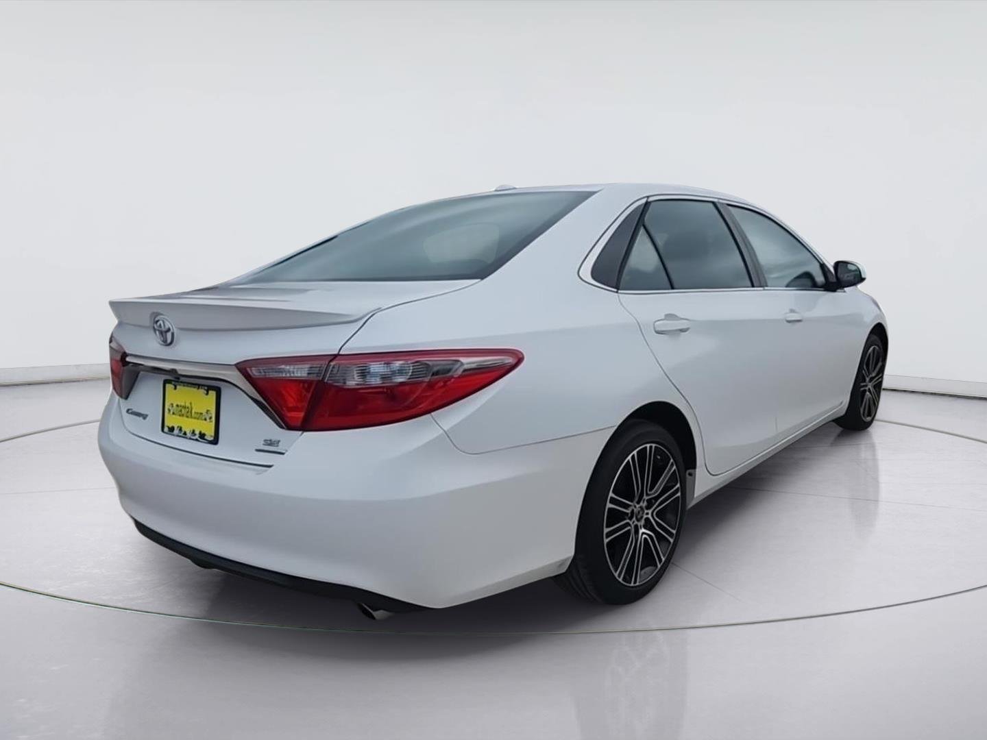 Used 2016 White Toyota XLE image 8