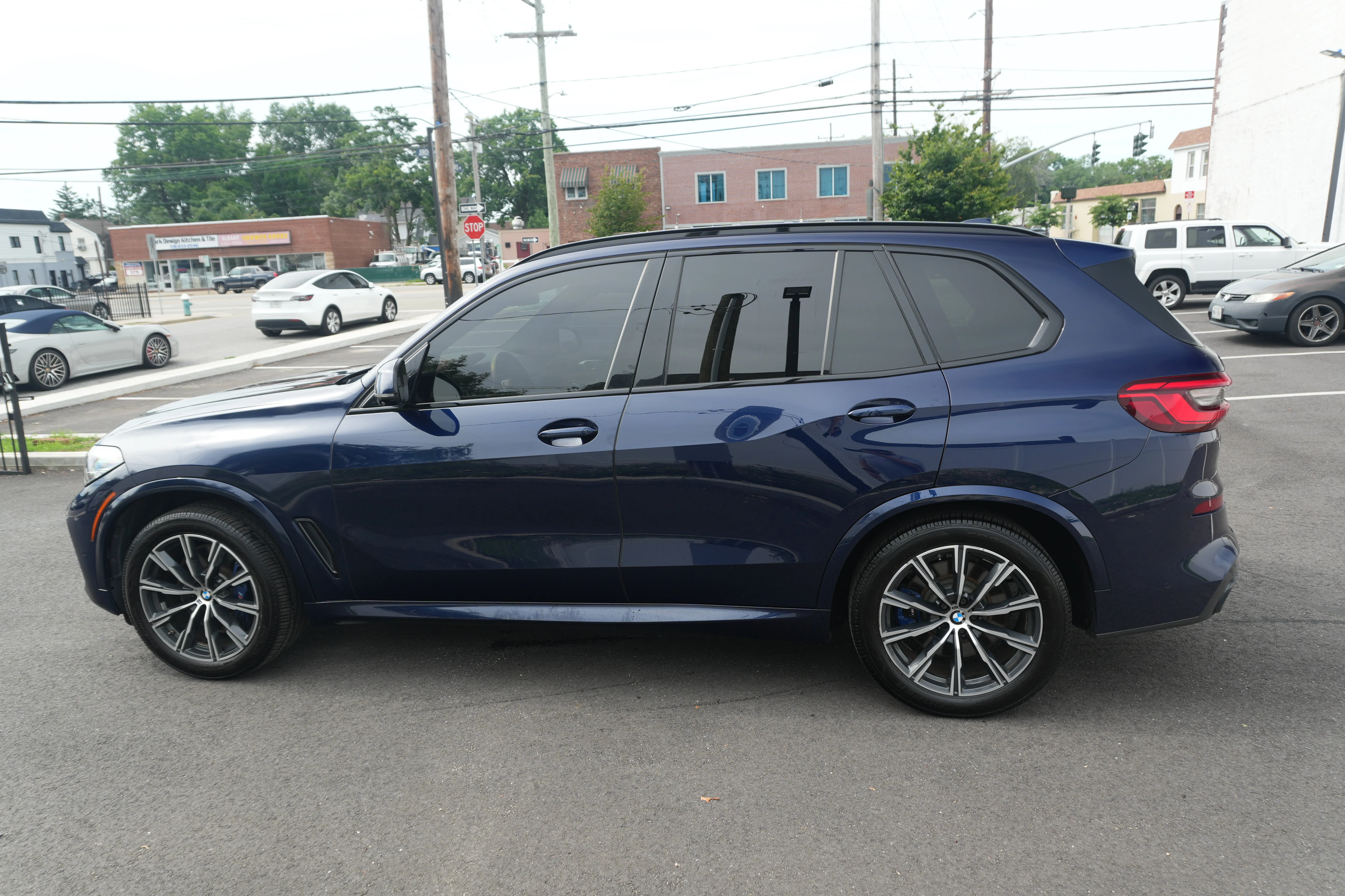 Used 2019 Tanzanite Blue II Metallic BMW xDrive40i image 8