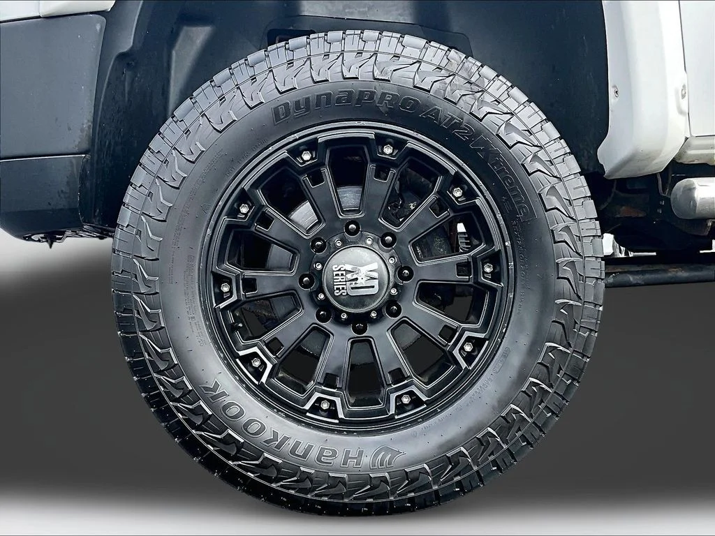 Used 2014 White GMC SLE image 8