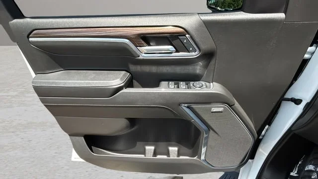 Used 2024 Summit White Chevrolet LT Trail Boss image 18