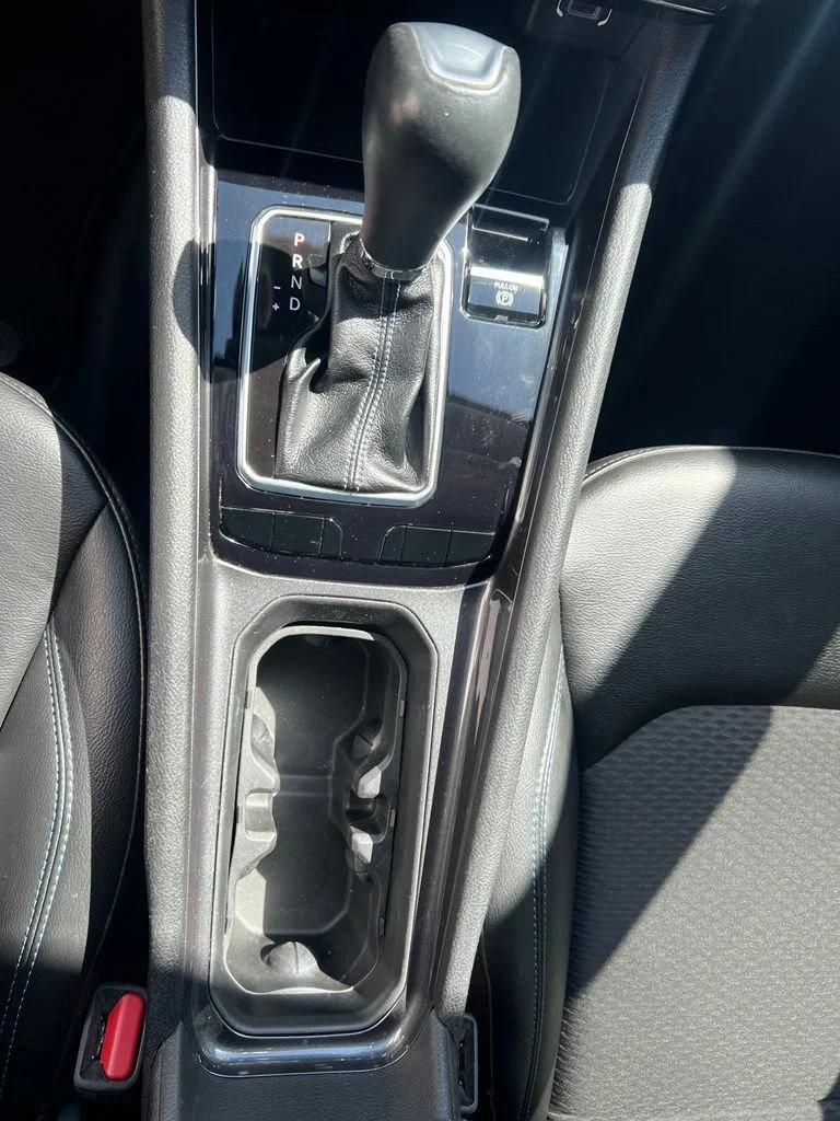 Used 2022  Jeep Latitude image 18