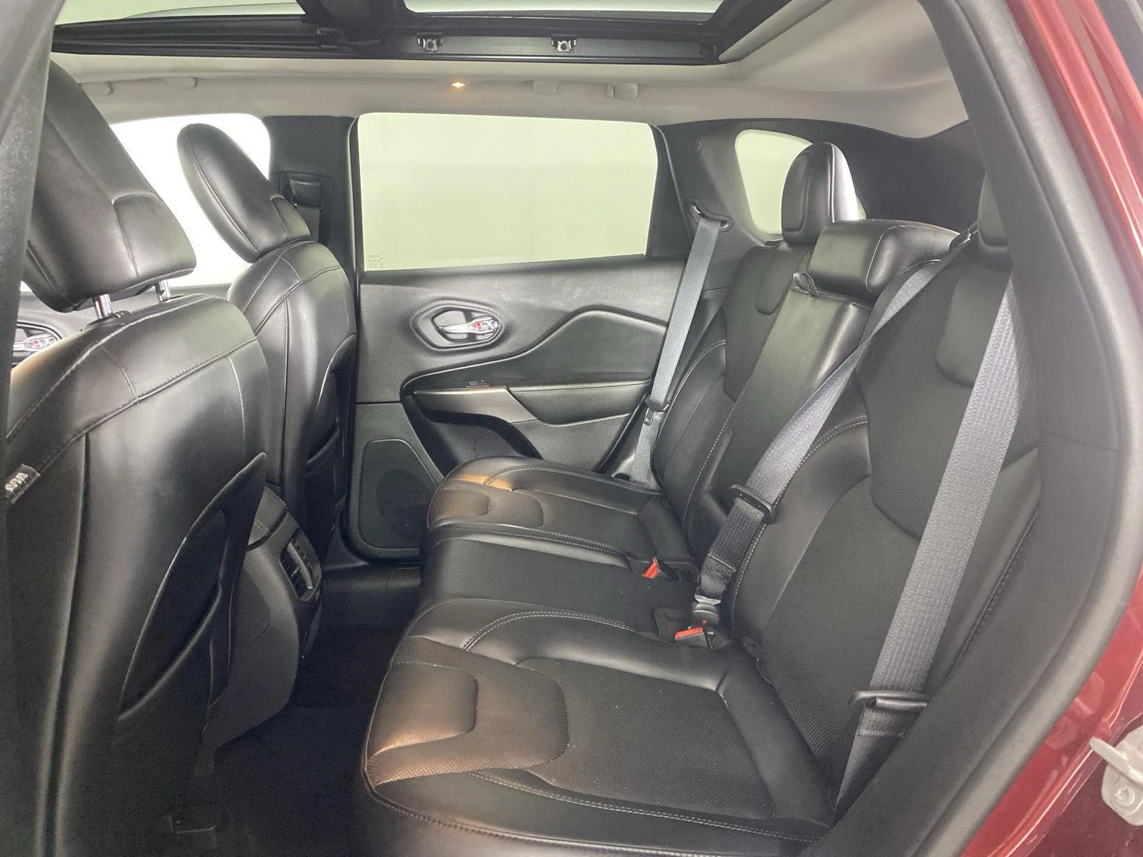 Used 2021 Velvet Red Pearlcoat Jeep Limited image 27