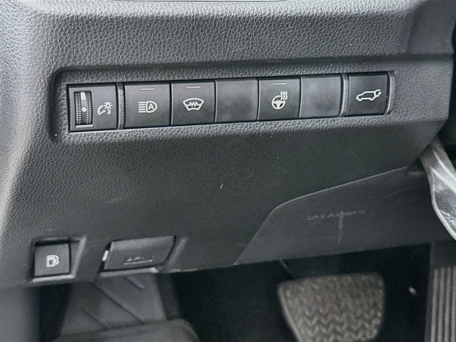 Used 2023 Ice Toyota SE image 9