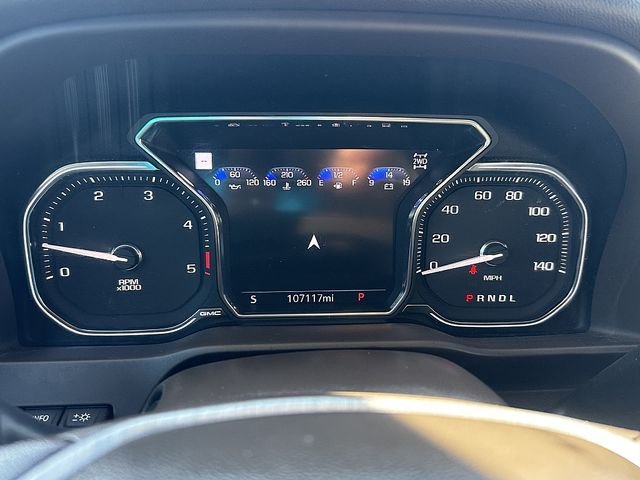 Used 2022 White GMC Denali image 26