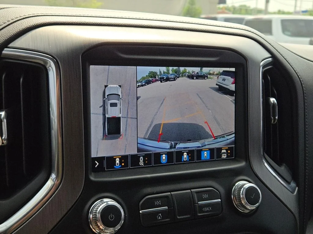 Used 2022 White GMC Denali image 31