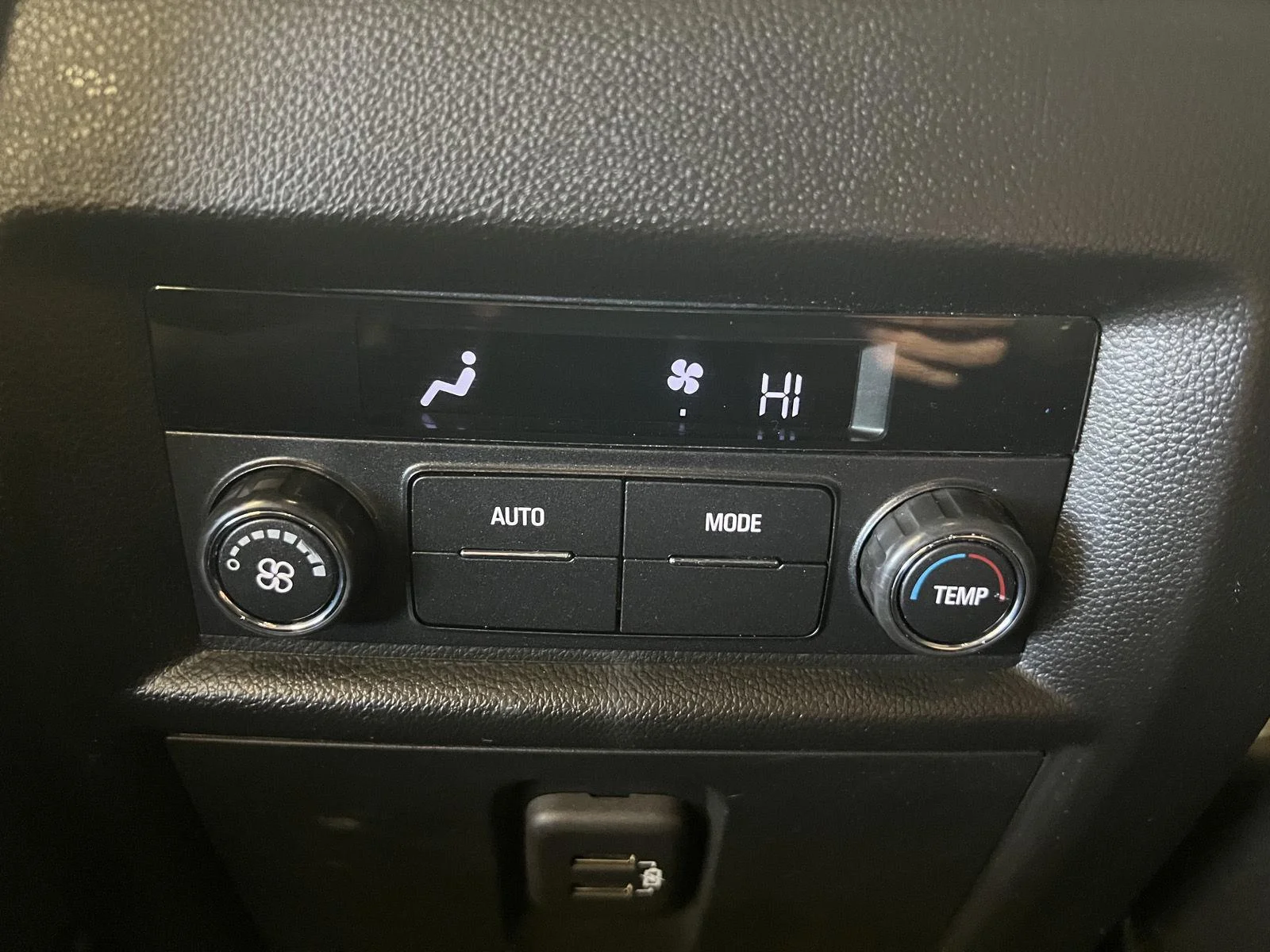 Used 2022 Silver Sage Metallic Chevrolet LT Cloth image 19