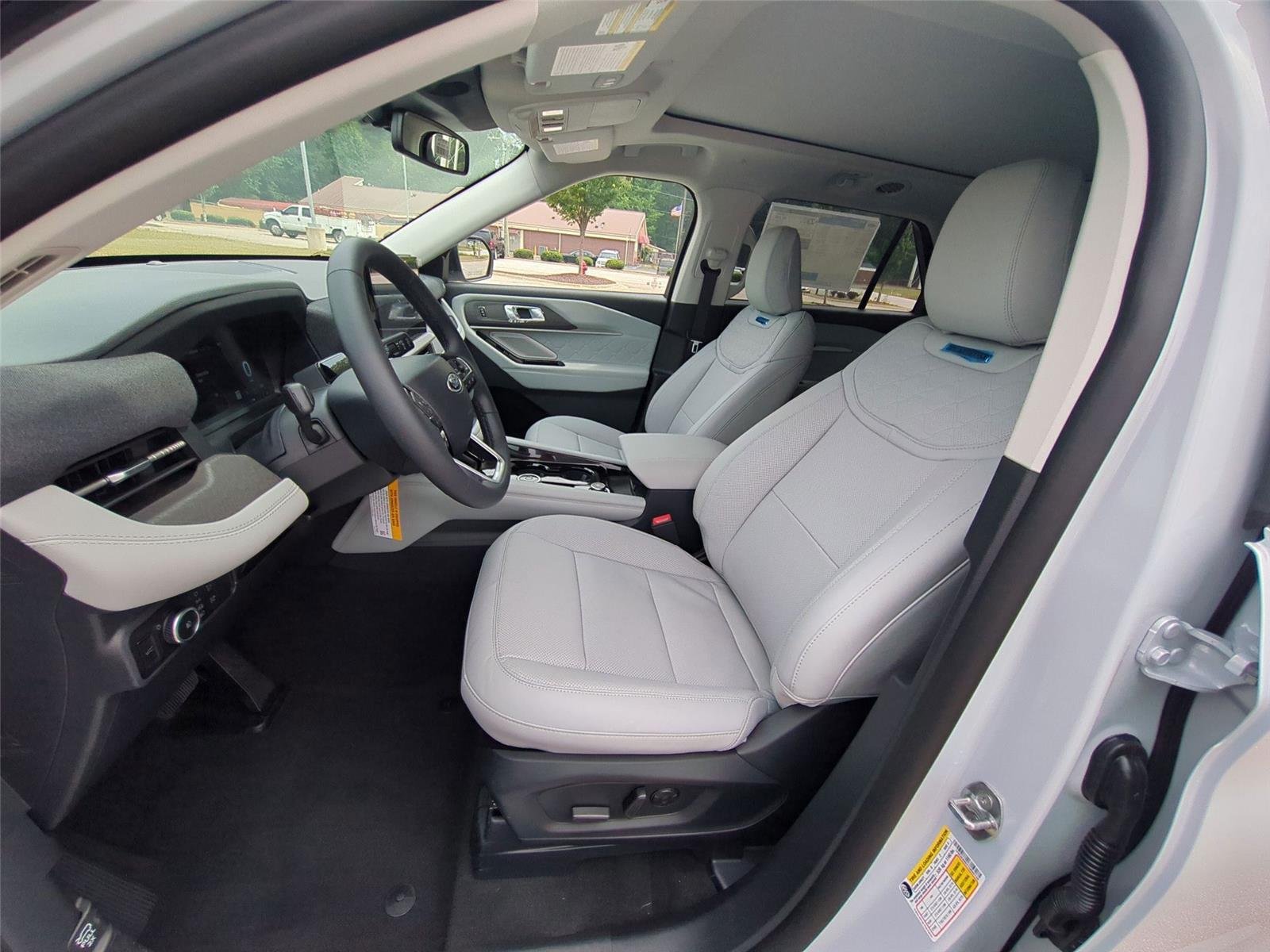 New 2026 Space White Metallic Ford Platinum™ image 18