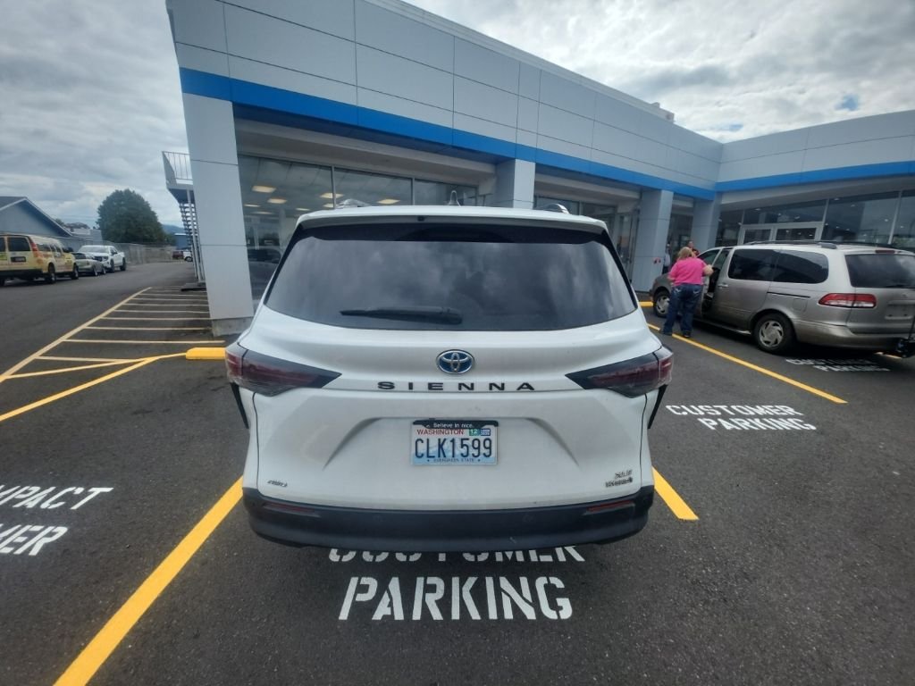Used 2023 Pearl Toyota XLE image 3