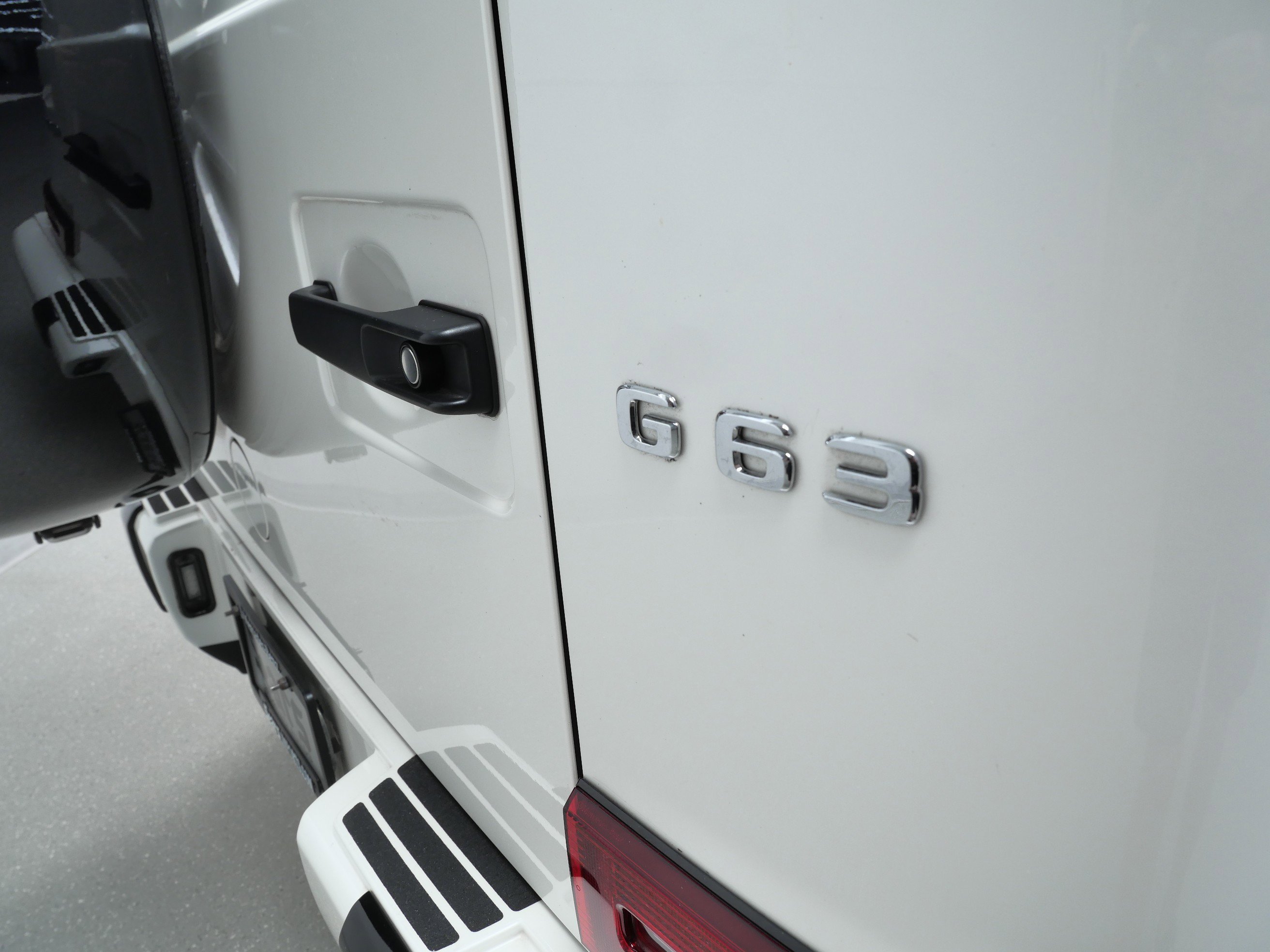 Used 2020 designo Diamond White Metallic Mercedes-Benz AMG® G 63 image 6