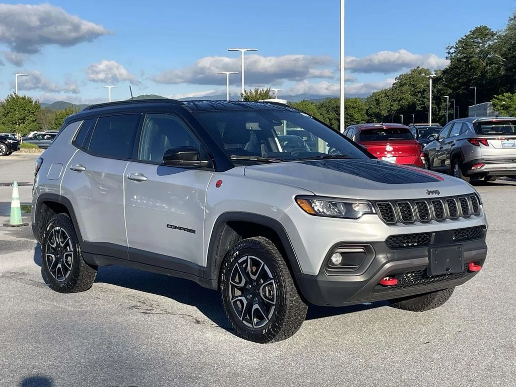 Used 2024 Silver Zynith Metallic Clearcoat Jeep Trailhawk image 1