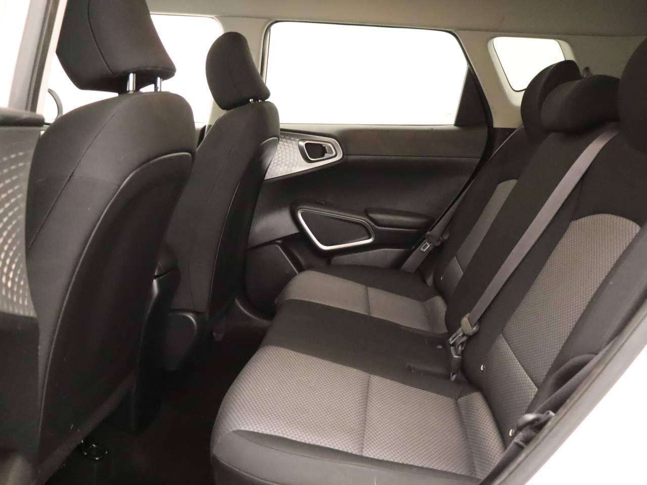 2021 Kia Soul LX - Photo 17