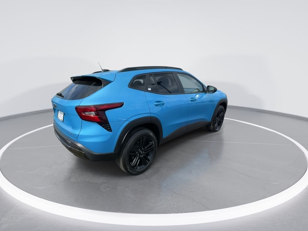 Used 2025 Blue Chevrolet ACTIV image 8