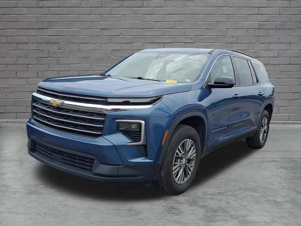 Used 2025 Lakeshore Blue Metallic Chevrolet LT image 4