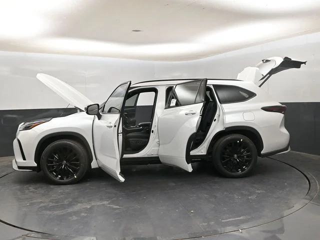 New 2026 Wind Chill Pearl <sup>1</sup> Toyota  XSE image 38