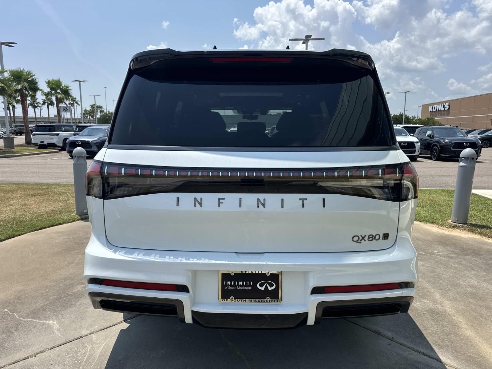 New 2027 2T RADIANT WHIT INFINITI Autograph 4WD image 5