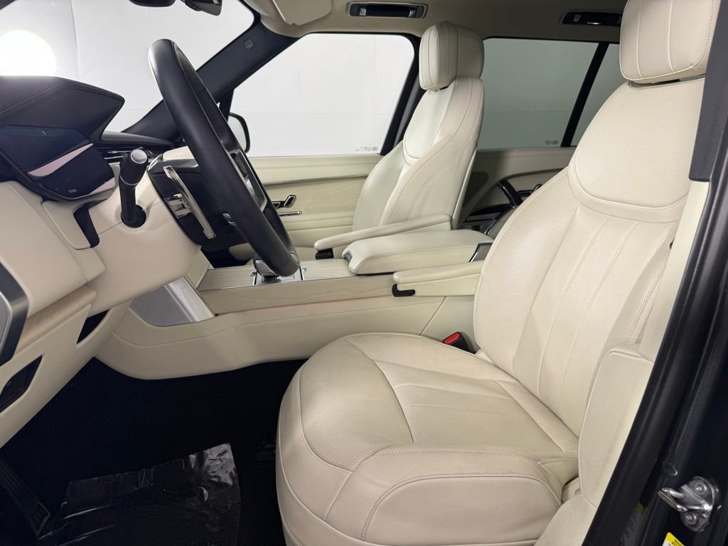 Used 2024 Carpathian Gray Premium Metallic Land Rover SE image 13