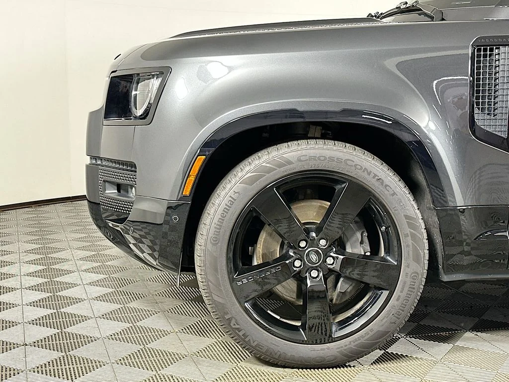 Certified Used 2025 Carpathian Gray Metallic Land Rover X-Dynamic SE image 28