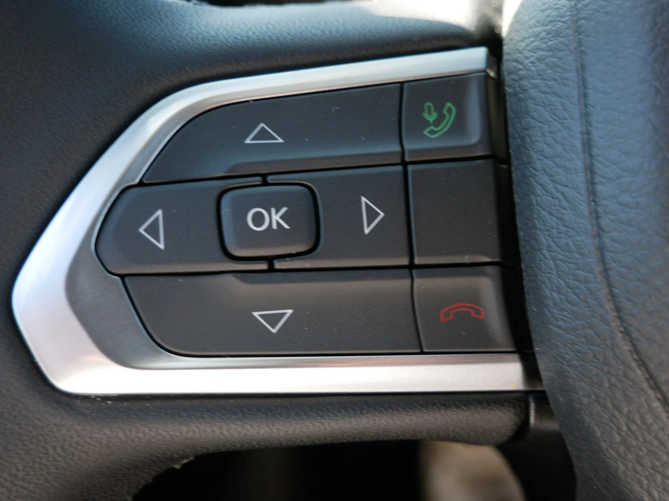 New 2026 Red Hot Pearlcoat Jeep Latitude Altitude image 19