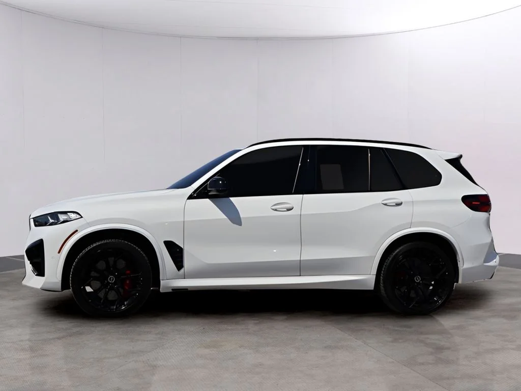Used 2024 Alpine White BMW Competition image 4