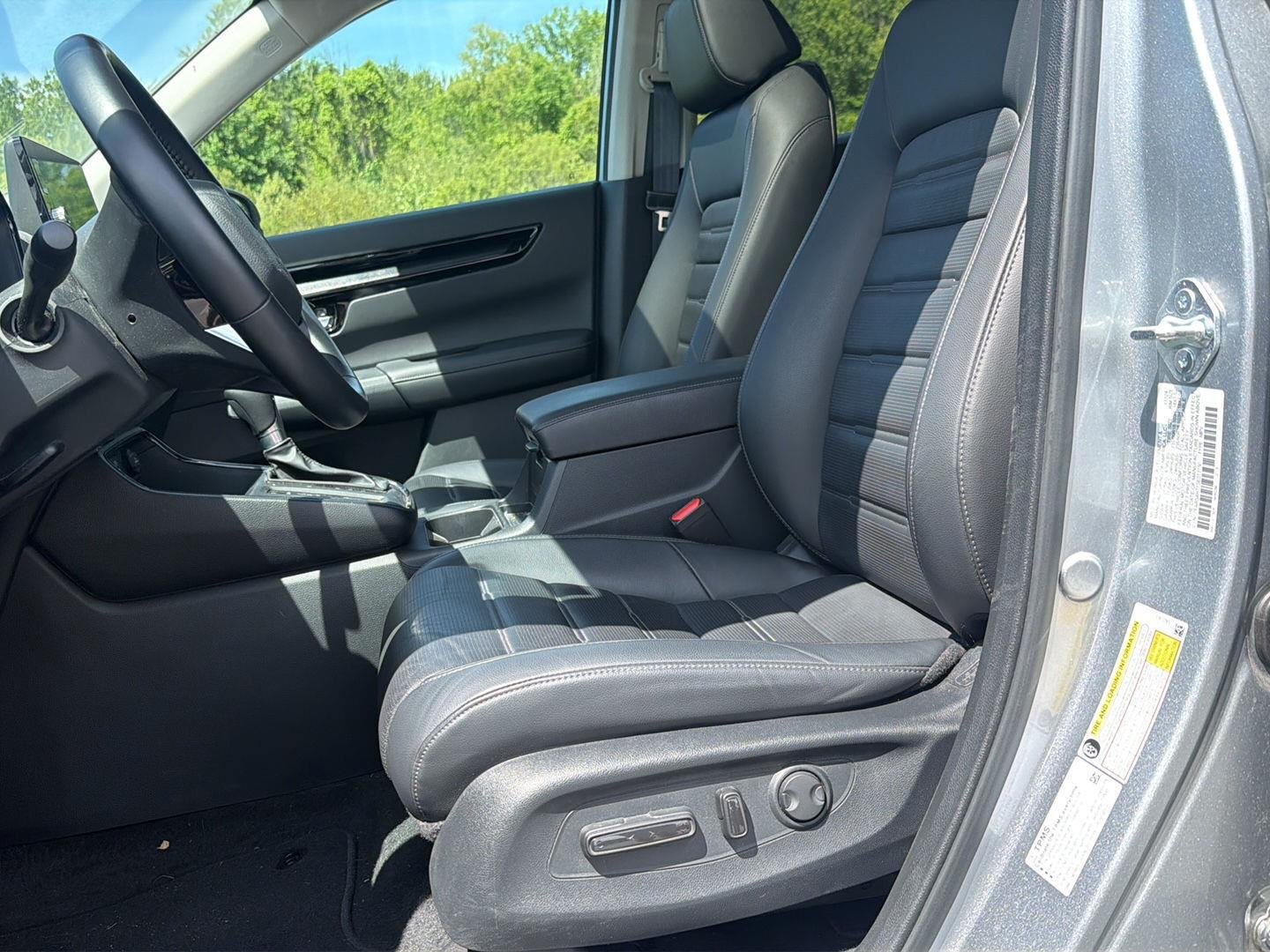 Used 2025 Solar Silver Metallic Honda EX-L image 10