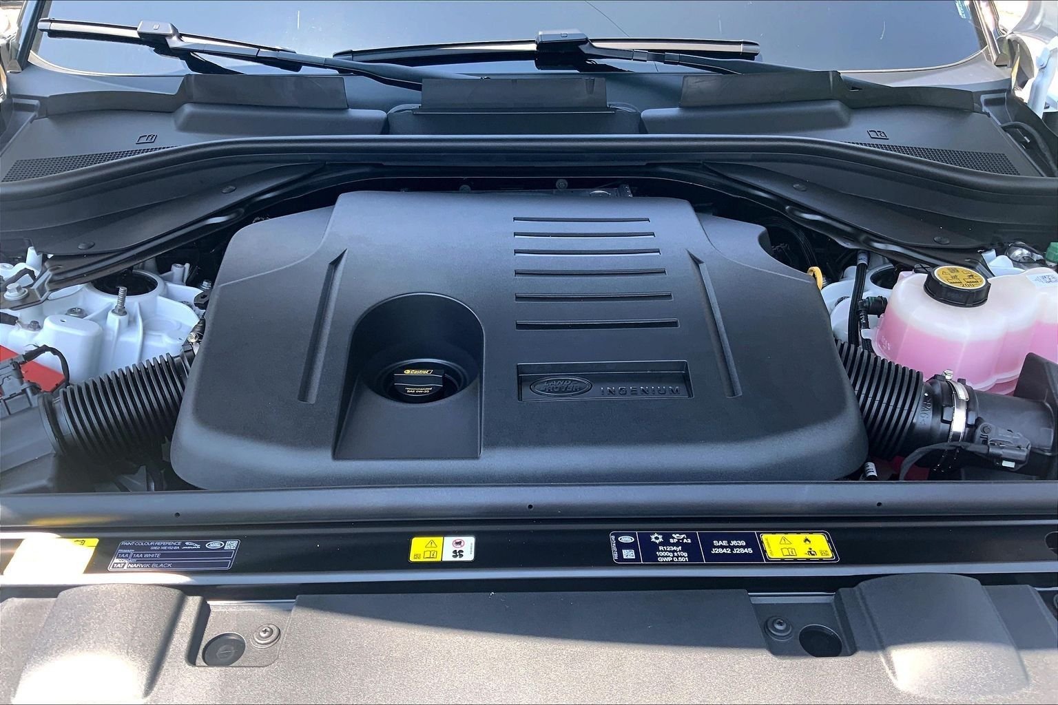 New 2026 Fuji White Land Rover Dynamic SE image 16