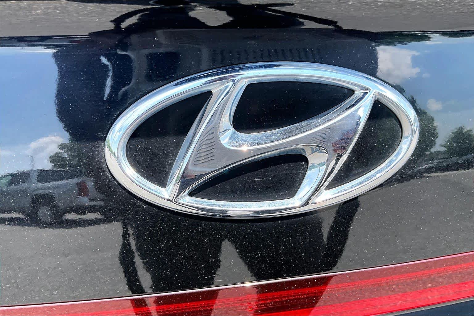 Used 2023 Onyx Black Hyundai SEL image 10