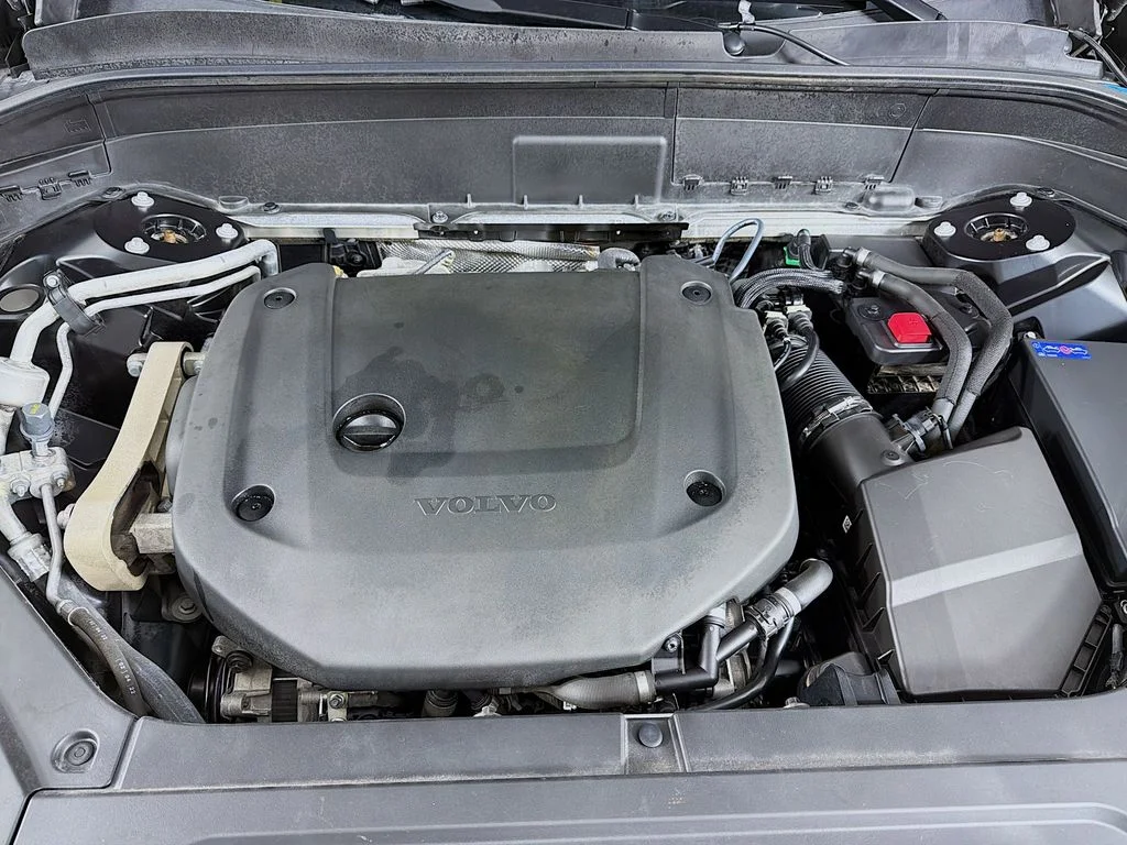 Used 2023 Onyx Black Metallic Volvo Ultimate image 33