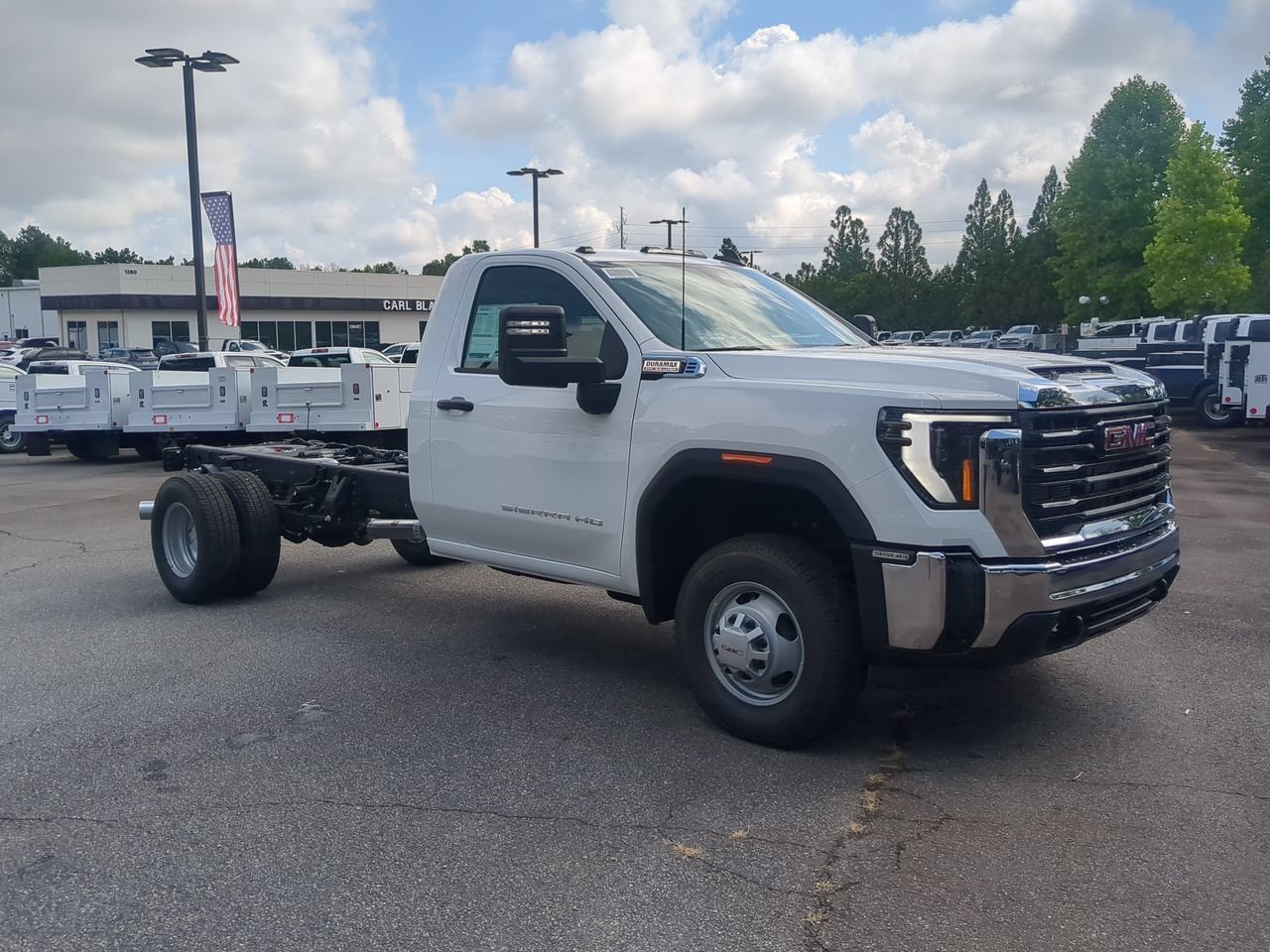 New 2026 Summit White GMC Pro image 2