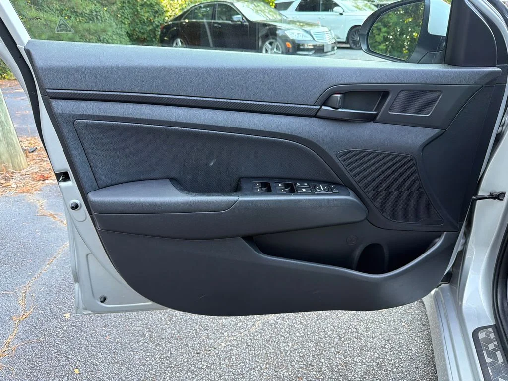 Used 2019 Silver Hyundai Sport image 10
