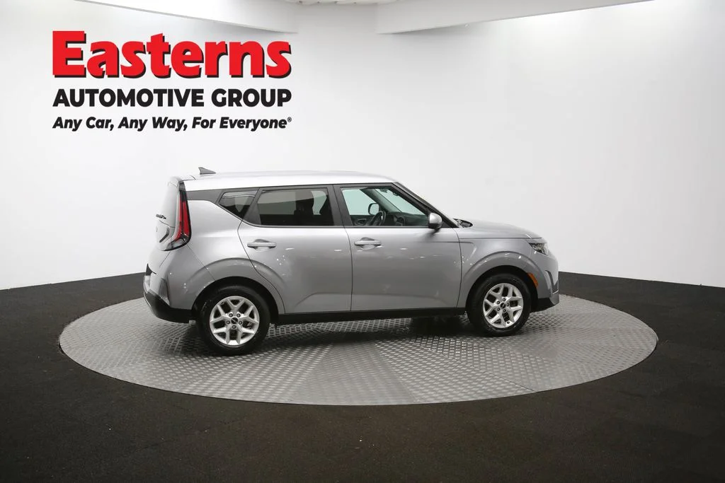 Used 2023  Kia LX image 43