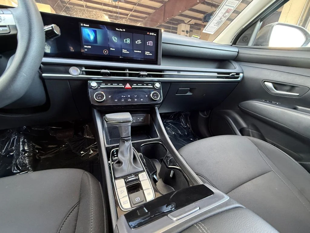 Used 2025 Silver Hyundai SEL image 15