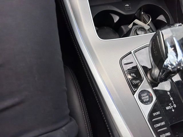 Used 2022 Alpine White BMW M50i image 7