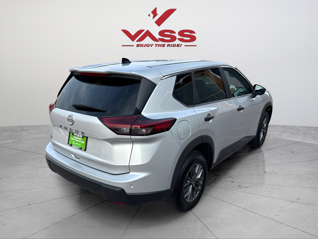Used 2024 Silver Nissan S image 5