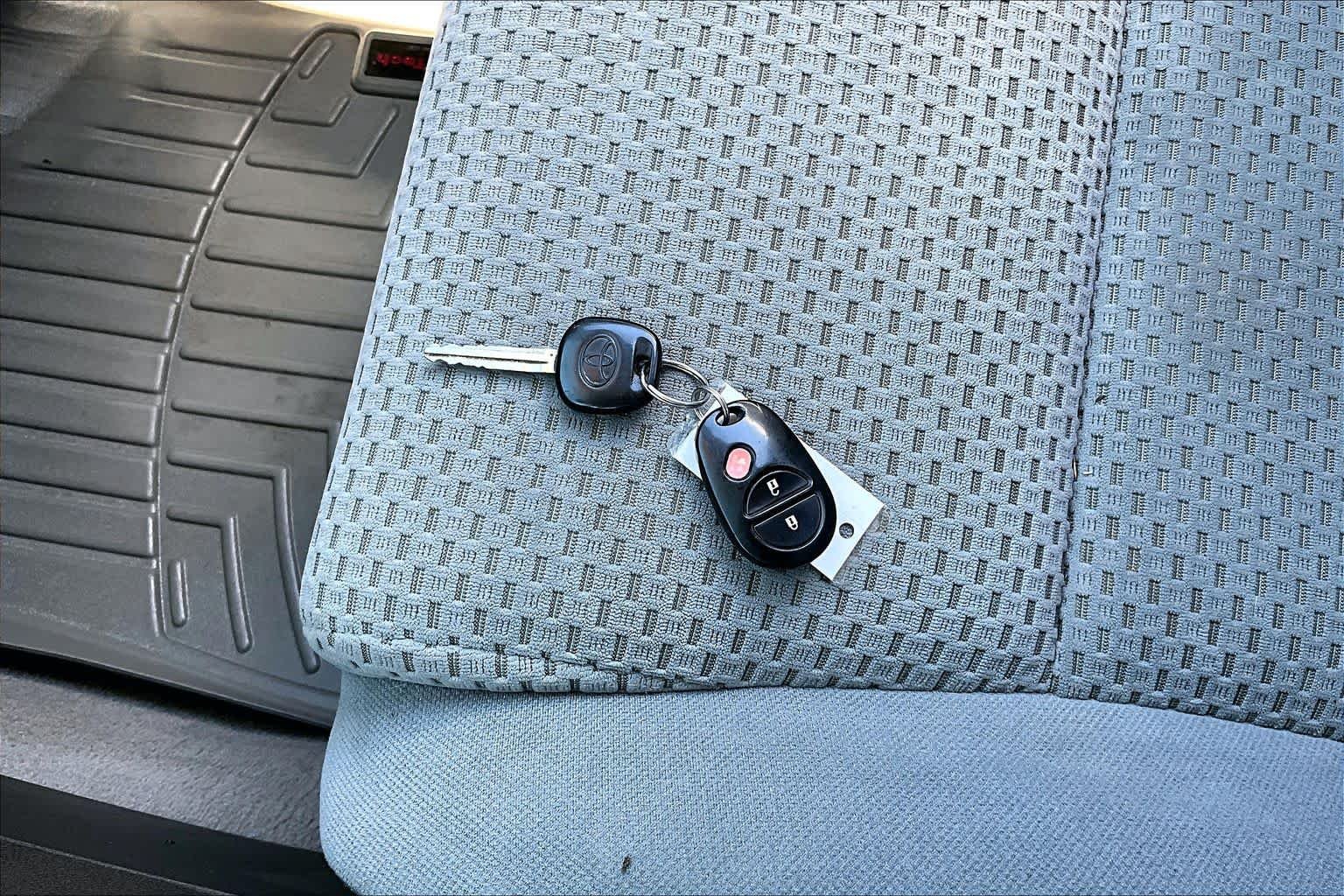 Used 2007 Super White Toyota SR5 image 14