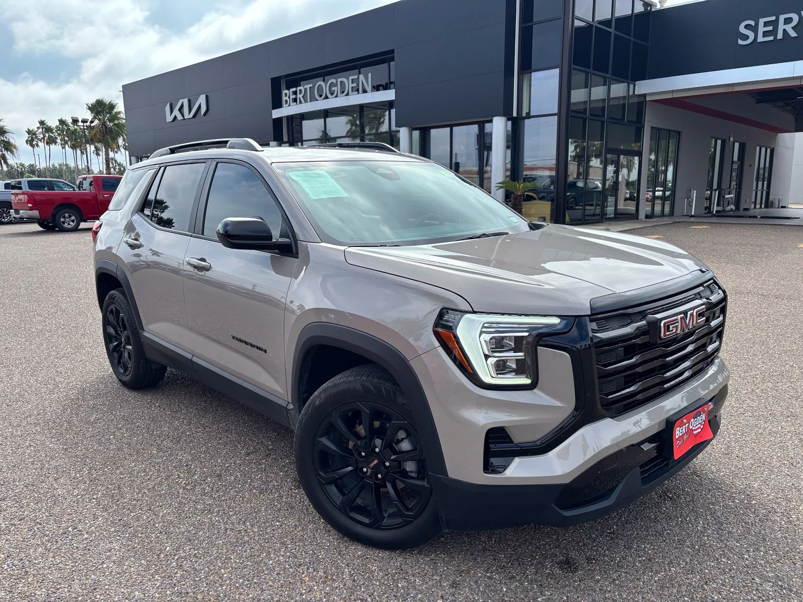 Used 2026  GMC Elevation image 1