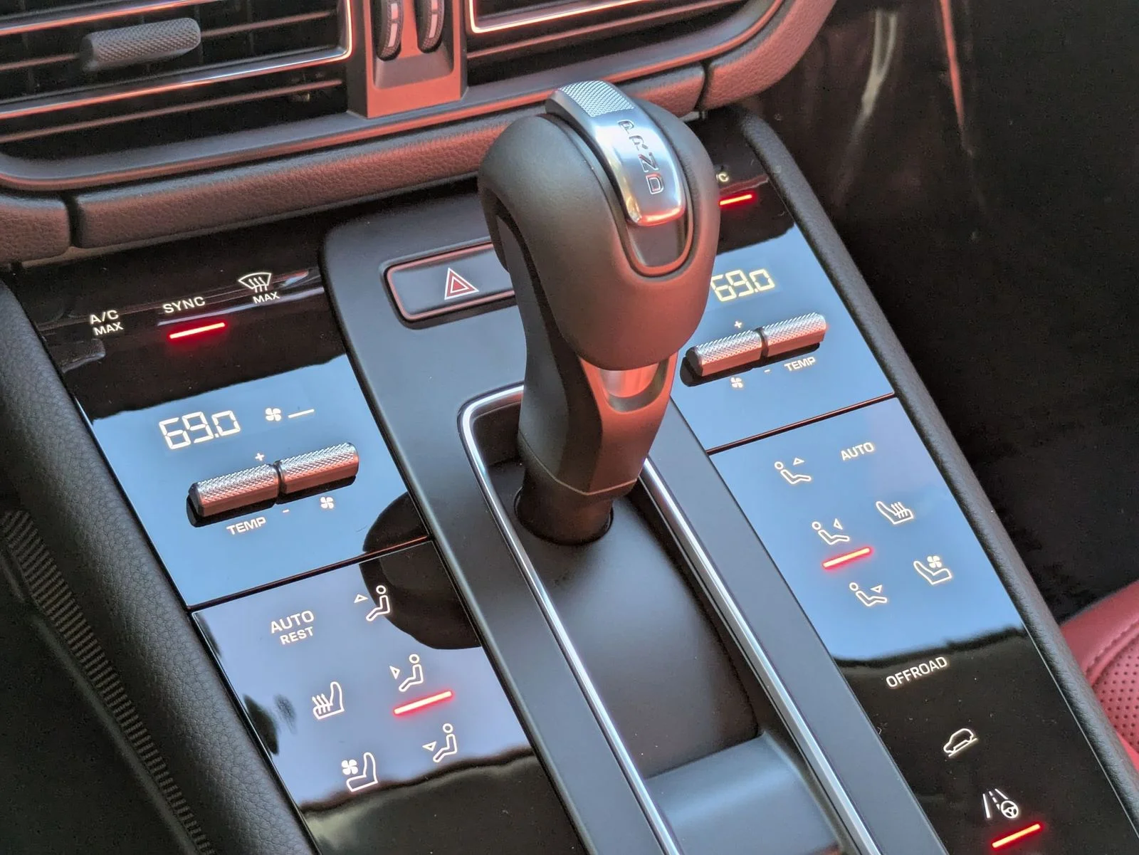 2026 Porsche Macan T - Photo 22