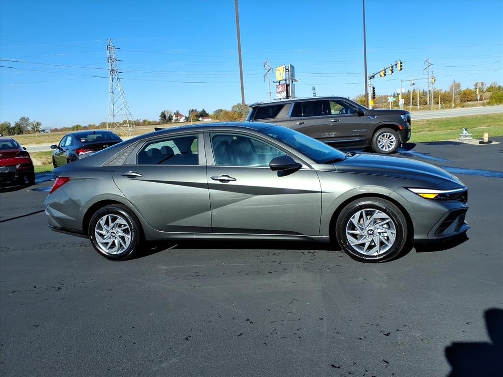2026 Hyundai Elantra Hybrid Blue photo 2