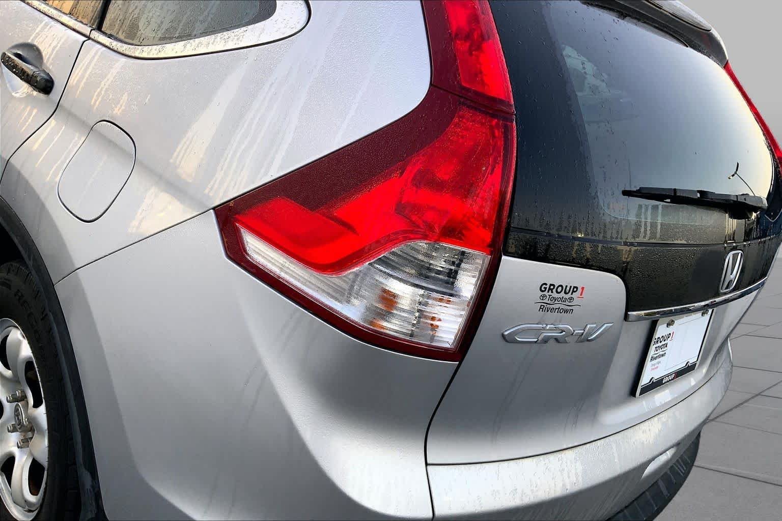 Used 2014 Alabaster Silver Metallic Honda LX image 25