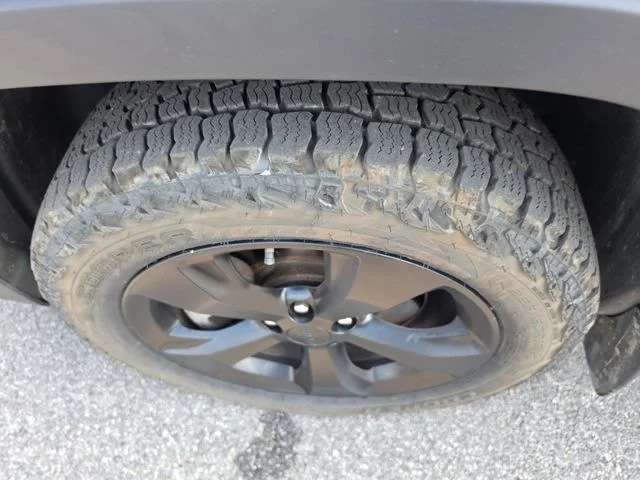 Used 2021 Blue Jeep Latitude image 9