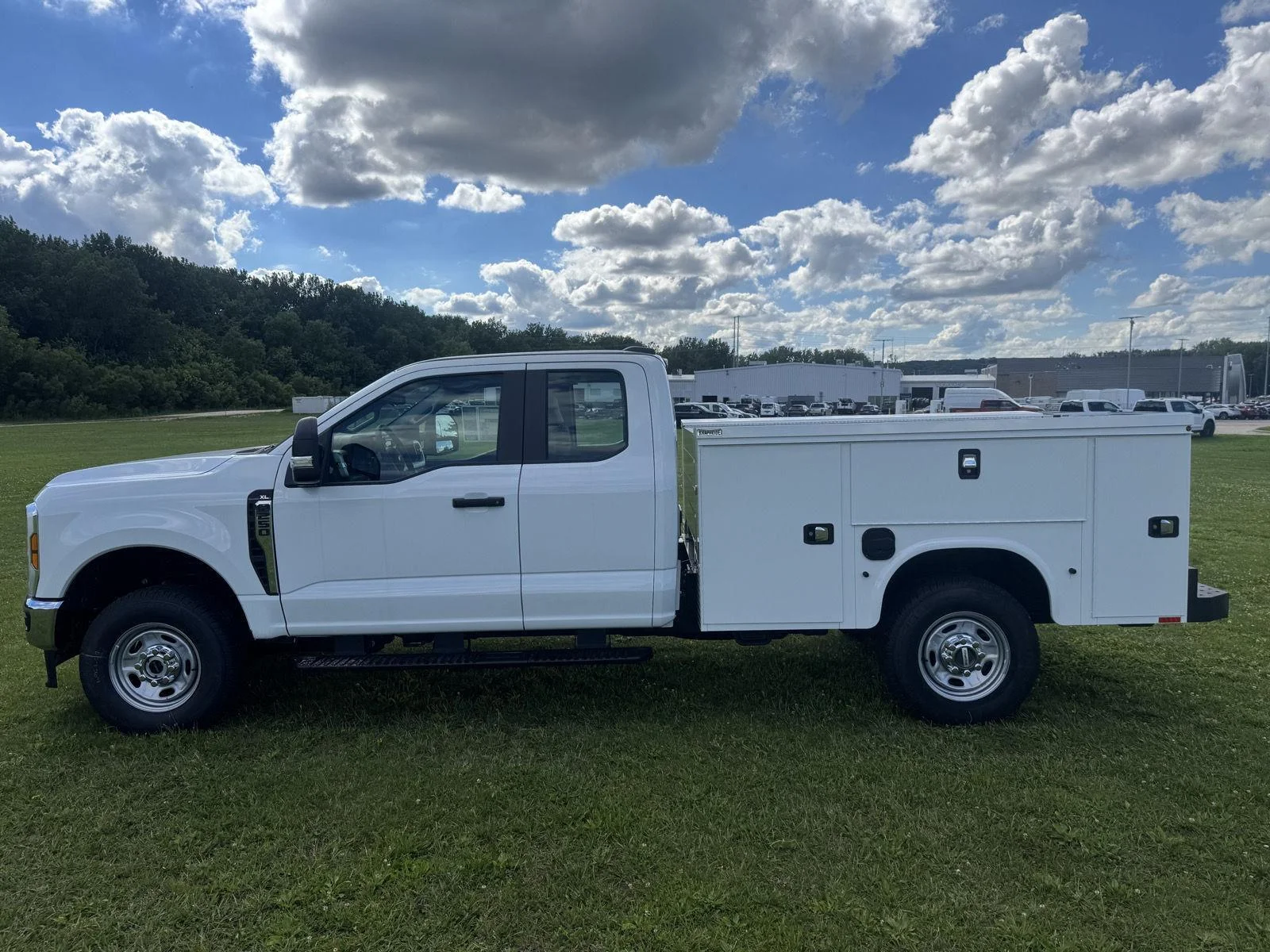 New 2026 Oxford White Ford XL image 6