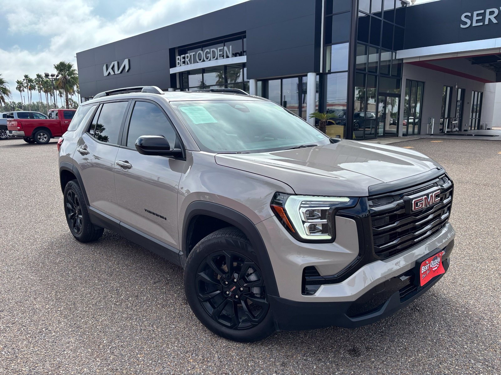Used 2026  GMC Elevation image 1
