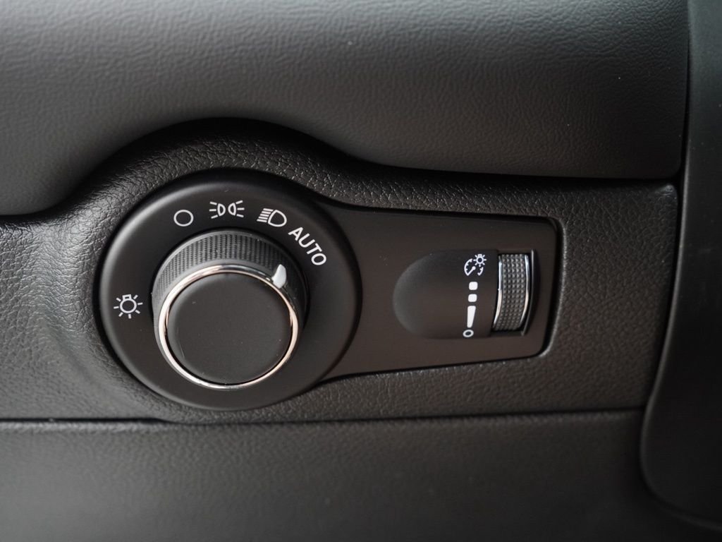 New 2026 White Knuckle Clear-Coat Exterior Paint Dodge GT HEMI V8 image 11