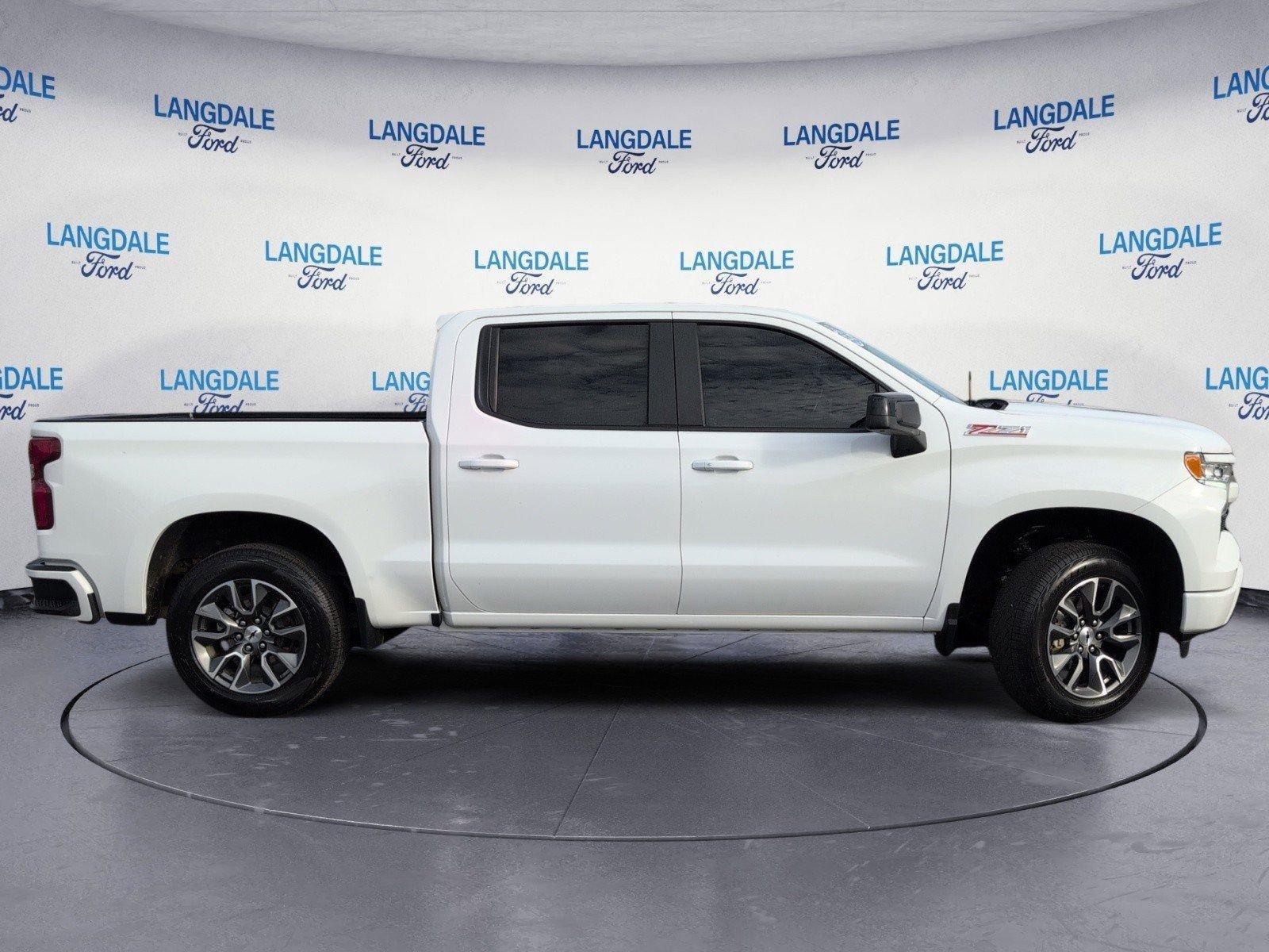 Used 2023 Summit White Chevrolet RST image 3