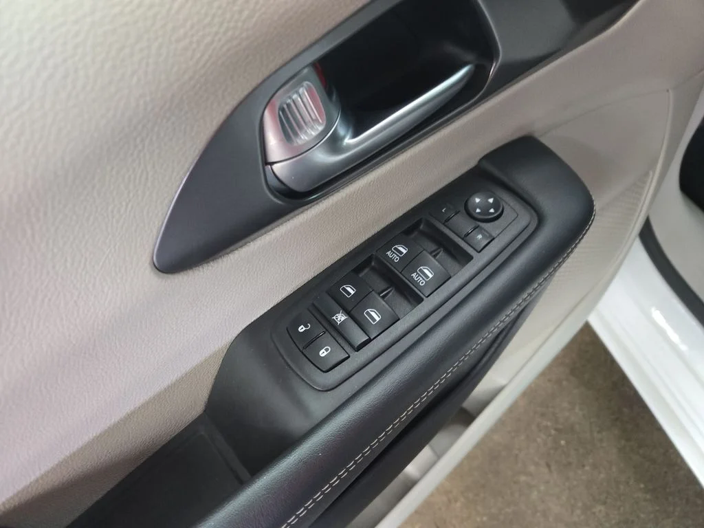 Used 2024 White Chrysler Touring L image 15