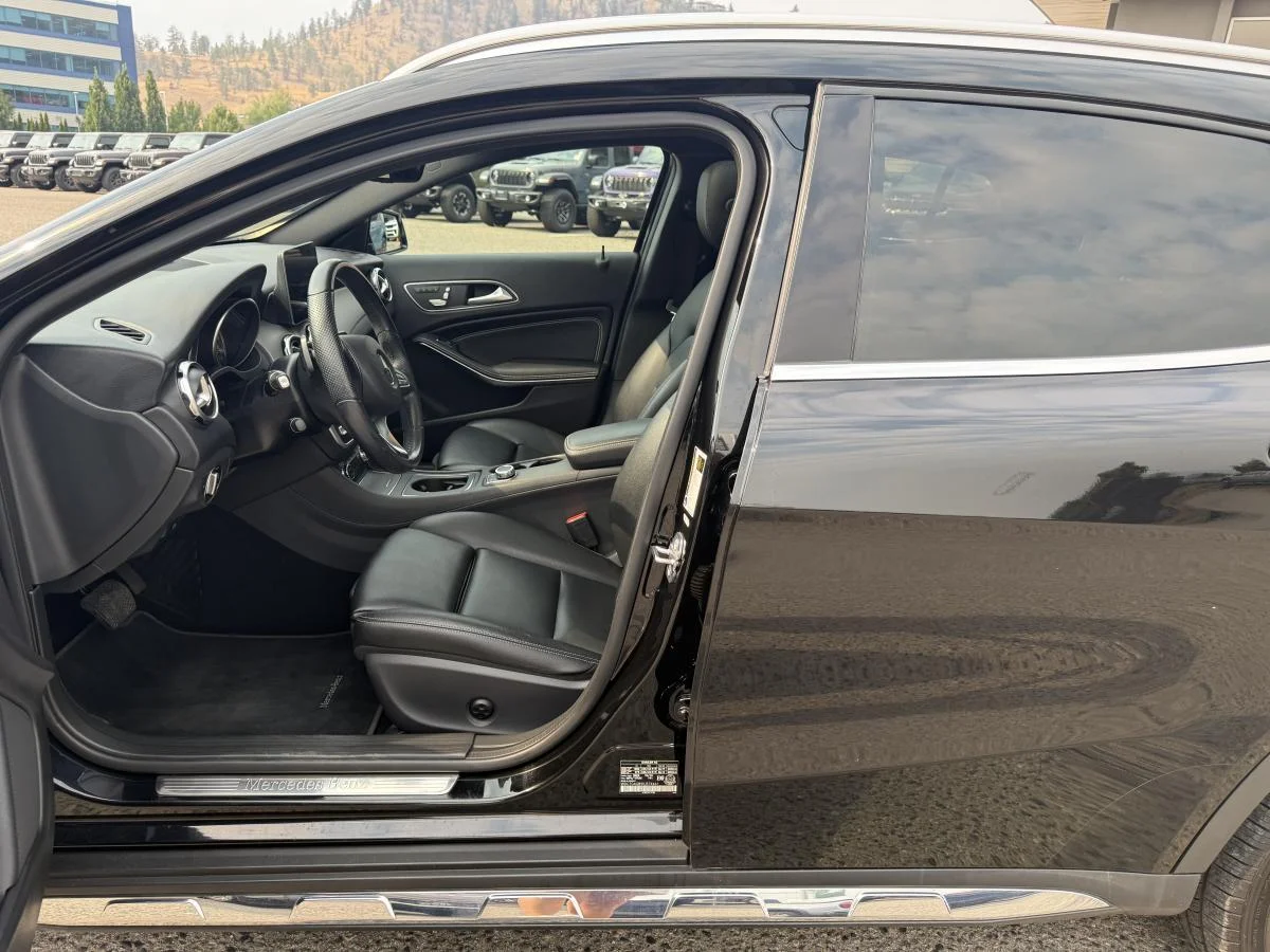 Used 2019 Black Mercedes-Benz Gla250 4matic image 12