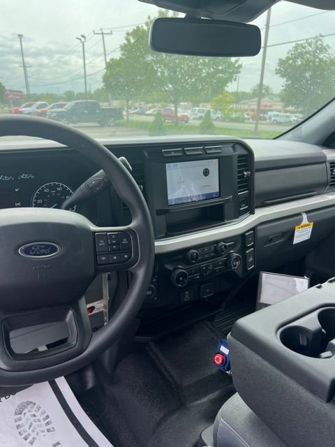 New 2026 Agate Black Metallic Ford F-550® XLT image 27